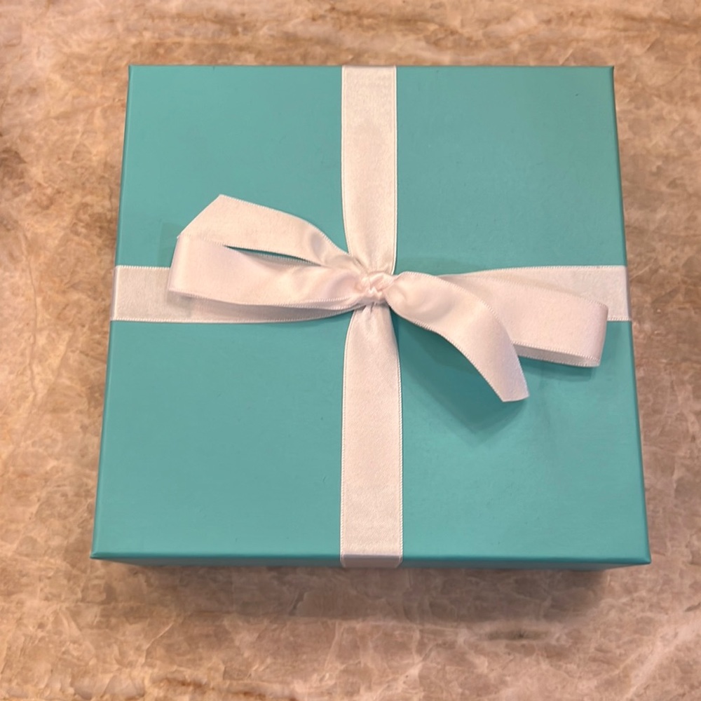TIFFANY & CO box